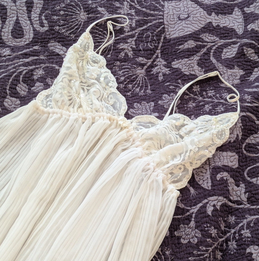 Victoria's Secret White Sheer Nightgown - Picture 4 of 7
